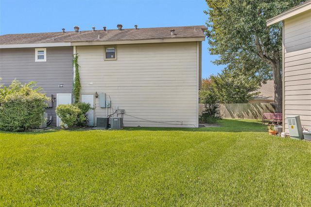 36 April Point Drive N, Montgomery, TX 77356