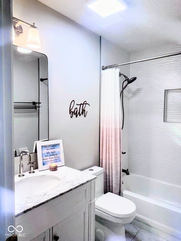 2078 Oak Run North Drive, Indianapolis, IN 46260