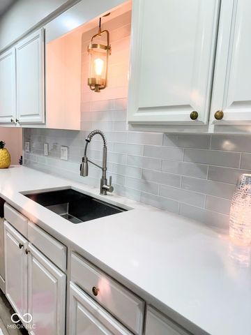 2078 Oak Run North Drive, Indianapolis, IN 46260