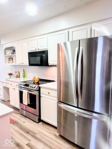 2078 Oak Run North Drive, Indianapolis, IN 46260