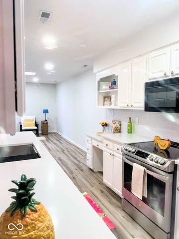 2078 Oak Run North Drive, Indianapolis, IN 46260