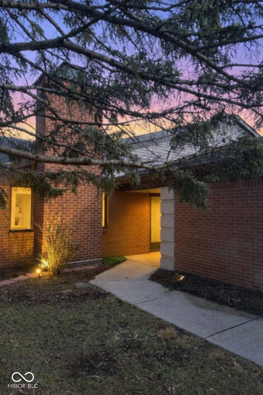 2078 Oak Run North Drive, Indianapolis, IN 46260