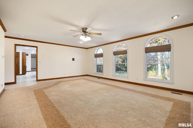 6110 N OAK LEAF Court, Peoria, IL 61615