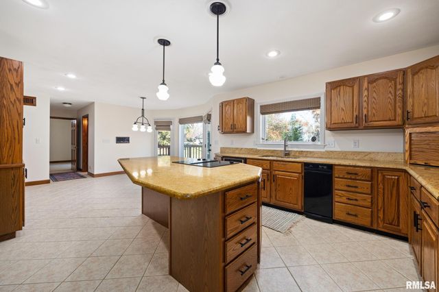 6110 N OAK LEAF Court, Peoria, IL 61615