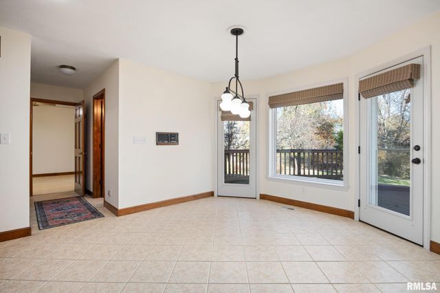 6110 N OAK LEAF Court, Peoria, IL 61615