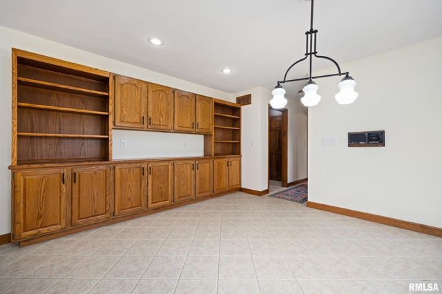 6110 N OAK LEAF Court, Peoria, IL 61615