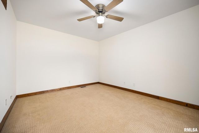 6110 N OAK LEAF Court, Peoria, IL 61615