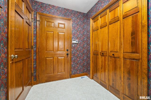 6110 N OAK LEAF Court, Peoria, IL 61615