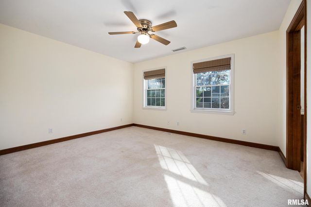 6110 N OAK LEAF Court, Peoria, IL 61615