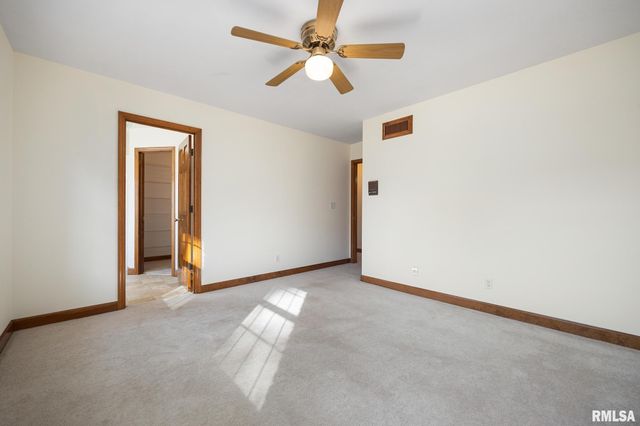 6110 N OAK LEAF Court, Peoria, IL 61615