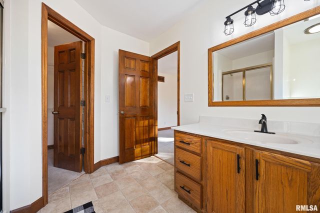 6110 N OAK LEAF Court, Peoria, IL 61615