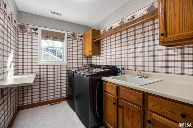 6110 N OAK LEAF Court, Peoria, IL 61615