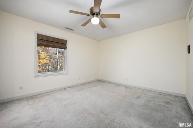 6110 N OAK LEAF Court, Peoria, IL 61615