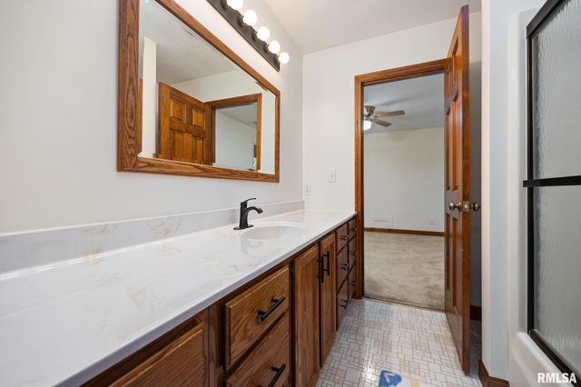 6110 N OAK LEAF Court, Peoria, IL 61615