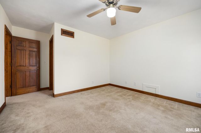 6110 N OAK LEAF Court, Peoria, IL 61615