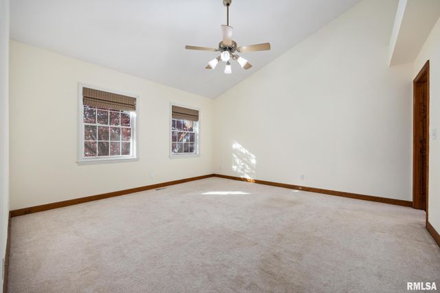 6110 N OAK LEAF Court, Peoria, IL 61615