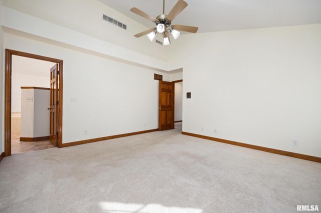 6110 N OAK LEAF Court, Peoria, IL 61615