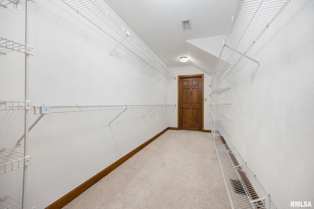 6110 N OAK LEAF Court, Peoria, IL 61615