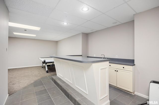 6110 N OAK LEAF Court, Peoria, IL 61615