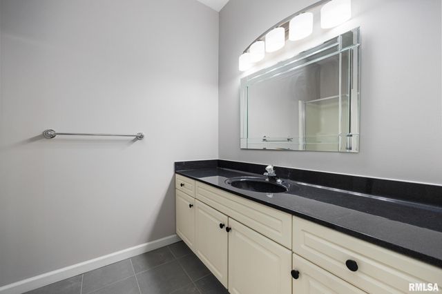 6110 N OAK LEAF Court, Peoria, IL 61615