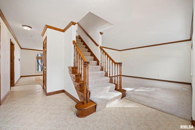 6110 N OAK LEAF Court, Peoria, IL 61615