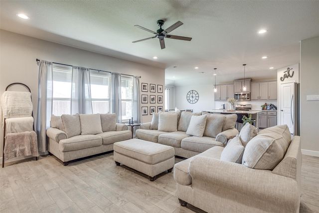 1338 Elmwood Drive, Cedar Hill, TX 75104