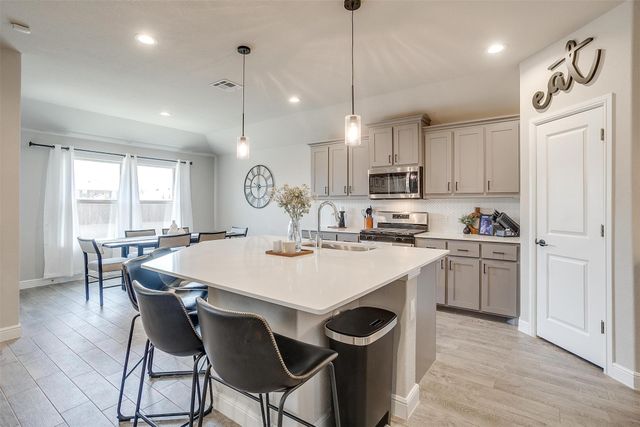 1338 Elmwood Drive, Cedar Hill, TX 75104