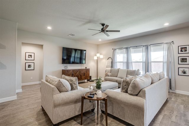 1338 Elmwood Drive, Cedar Hill, TX 75104