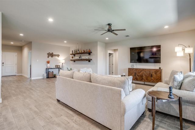 1338 Elmwood Drive, Cedar Hill, TX 75104