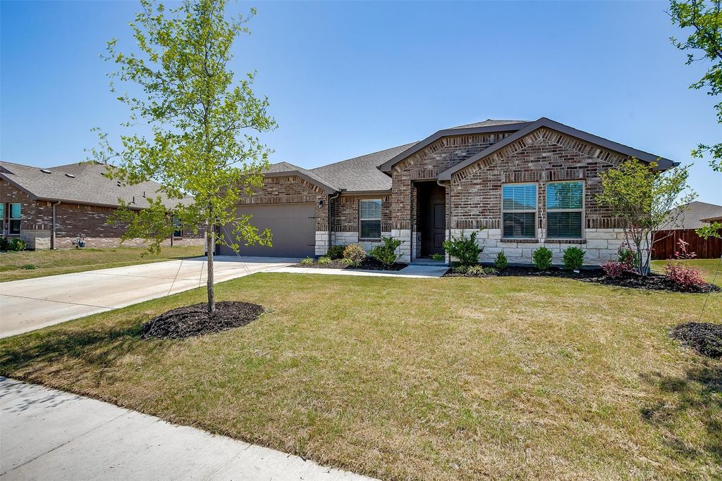 1338 Elmwood Drive, Cedar Hill, TX 75104
