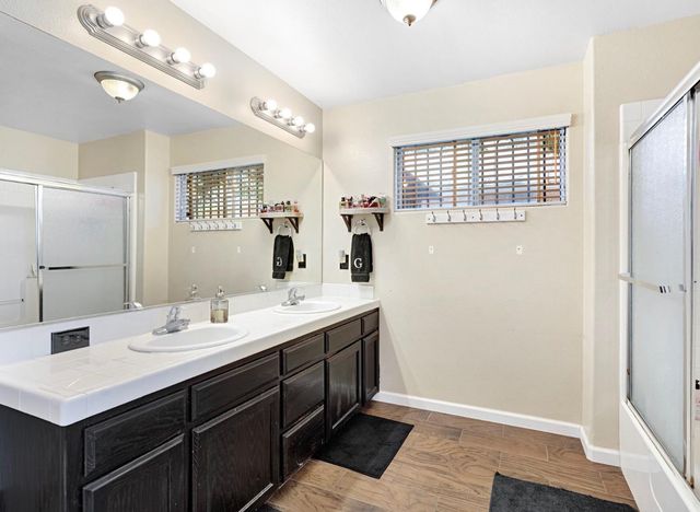 5627 W Hedges, Fresno, CA 93722