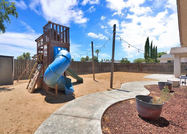 5627 W Hedges, Fresno, CA 93722