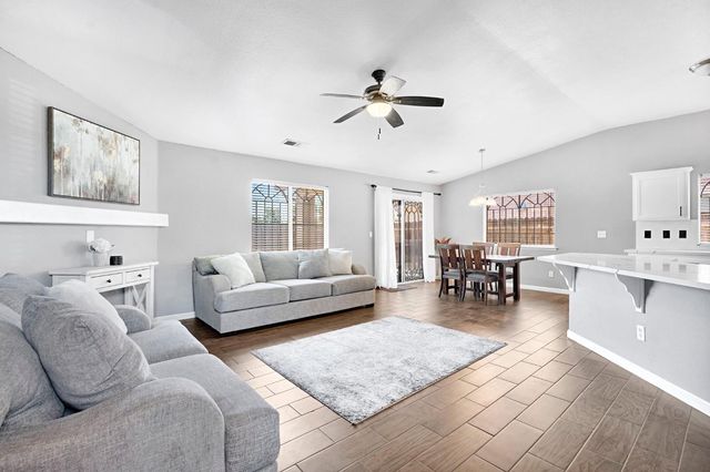5627 W Hedges, Fresno, CA 93722