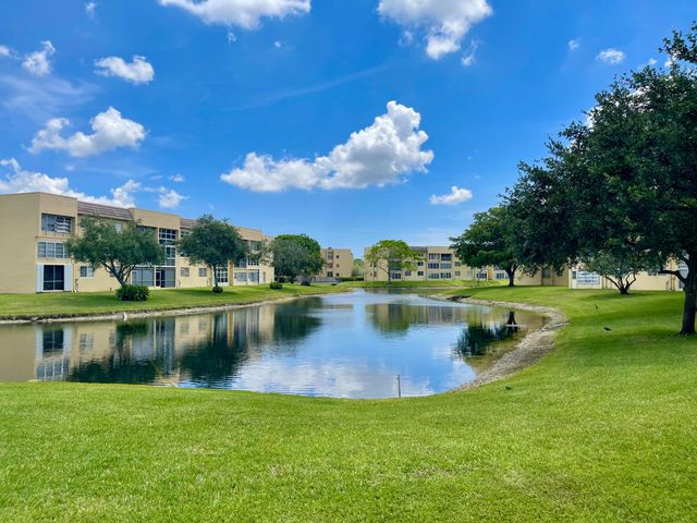5980 NW 64th Avenue 305, Tamarac, FL 33319