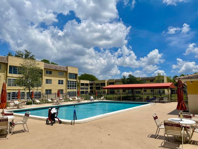 5980 NW 64th Avenue 305, Tamarac, FL 33319