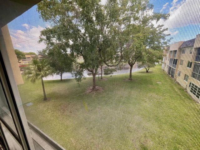 5980 NW 64th Avenue 305, Tamarac, FL 33319