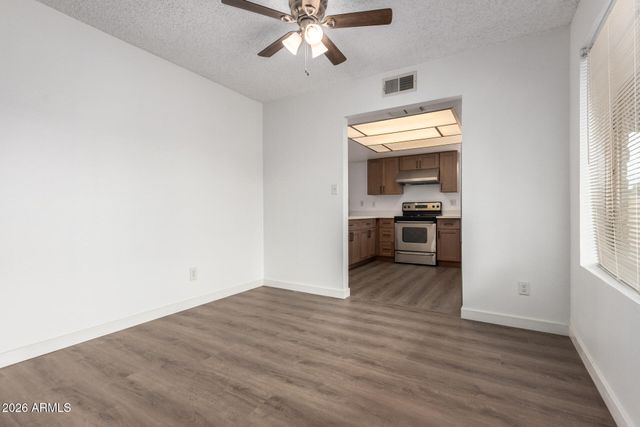 5055 W Vogel Avenue, Glendale, AZ 85302