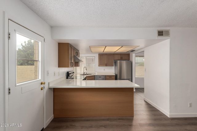5055 W Vogel Avenue, Glendale, AZ 85302