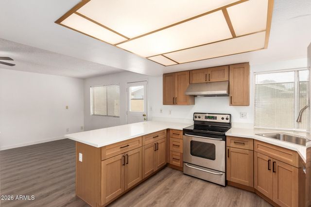5055 W Vogel Avenue, Glendale, AZ 85302