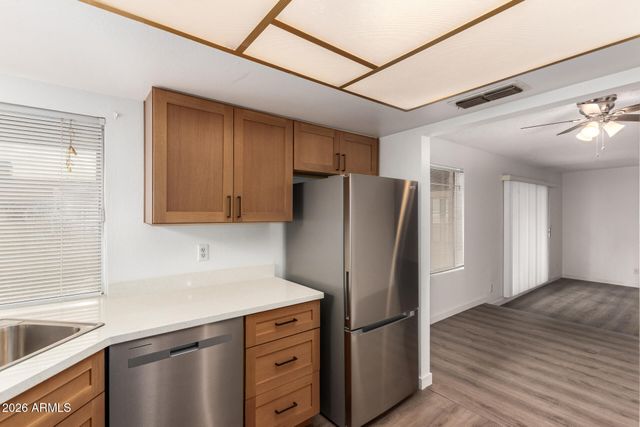 5055 W Vogel Avenue, Glendale, AZ 85302