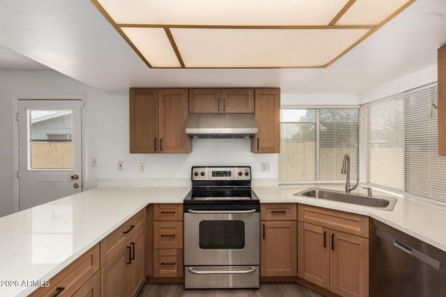 5055 W Vogel Avenue, Glendale, AZ 85302