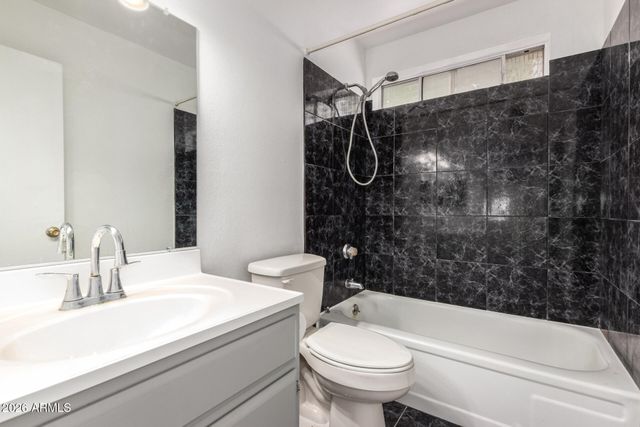 5055 W Vogel Avenue, Glendale, AZ 85302