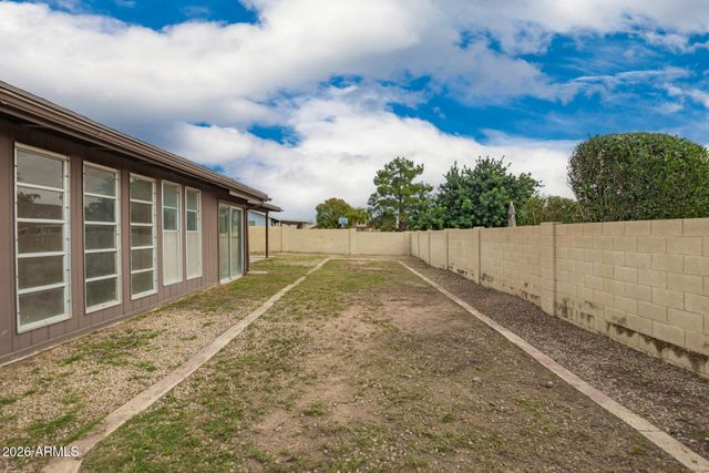5055 W Vogel Avenue, Glendale, AZ 85302