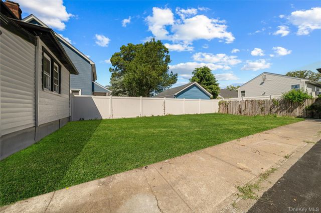 87 Parsons Drive, Hempstead, NY 11550