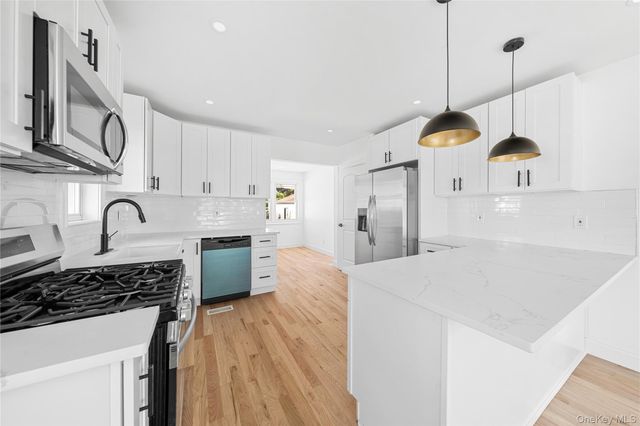 87 Parsons Drive, Hempstead, NY 11550