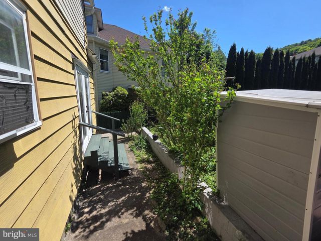 412 W BERTSCH ST, Lansford, PA 18232