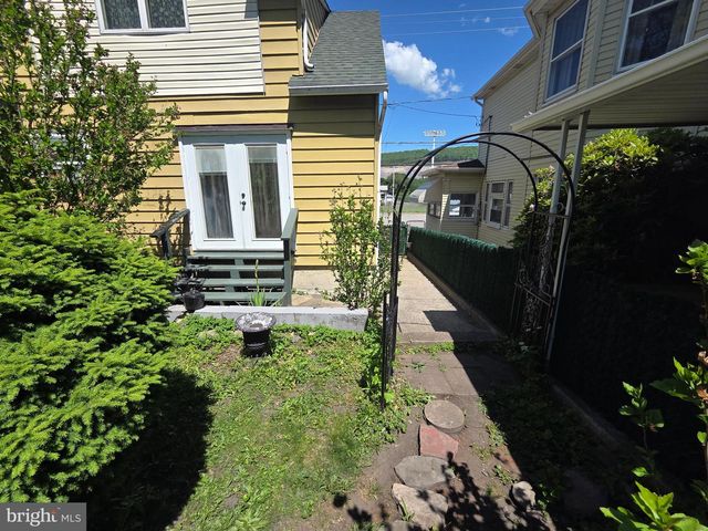 412 W BERTSCH ST, Lansford, PA 18232