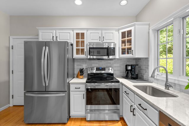 32 Blackledge Drive, Colchester, CT 06415