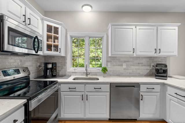 32 Blackledge Drive, Colchester, CT 06415