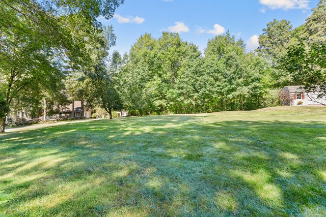32 Blackledge Drive, Colchester, CT 06415